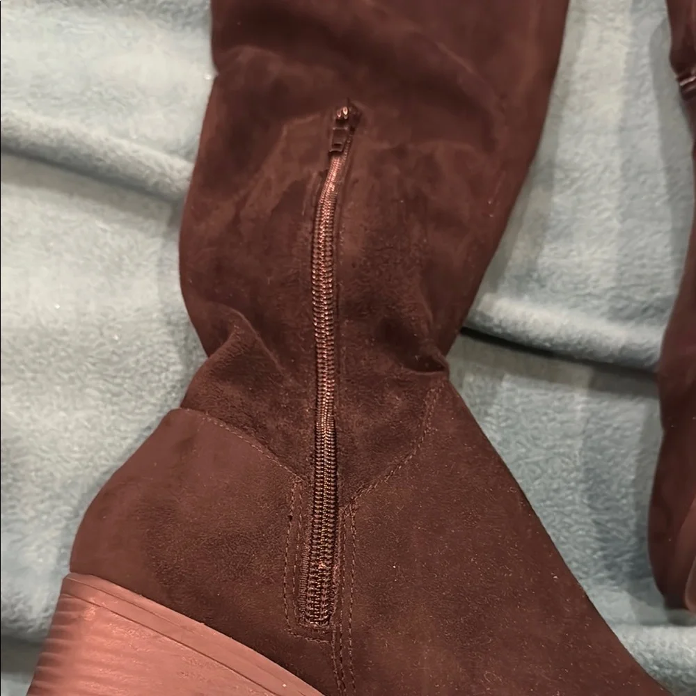 Elegant NWT Black Suede Over-the-Knee Boots Size 6 Rouge Helium